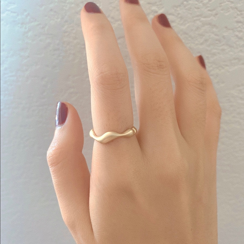 Matte Finished Golden Elegant Rings - Picture 8 of 9